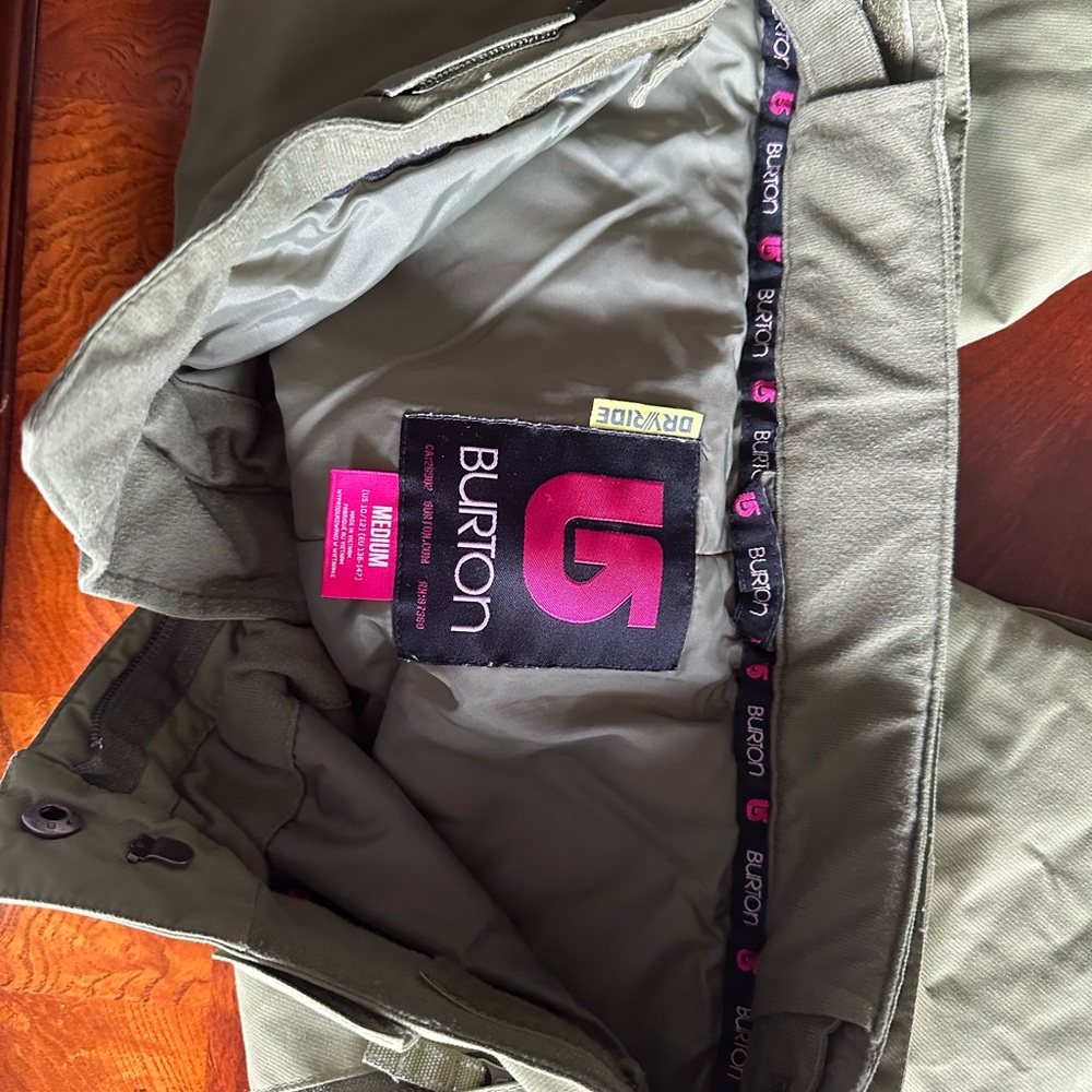 Burton brand girls medium size 10-12 snowboard/ ski pants. Khaki green color